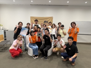 BOUSAIキャラバン出店者および会場となったLIXILショールーム従業員の集合写真